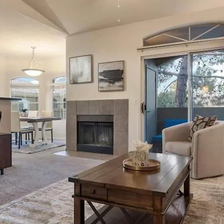 Beautiful 3 Bdrm Scottsdale Condo Wgarage